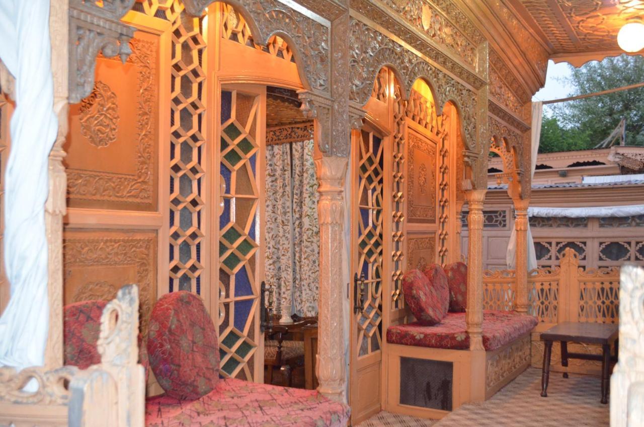 Hotel New Alexandra Houseboats à Srīnagar Extérieur photo