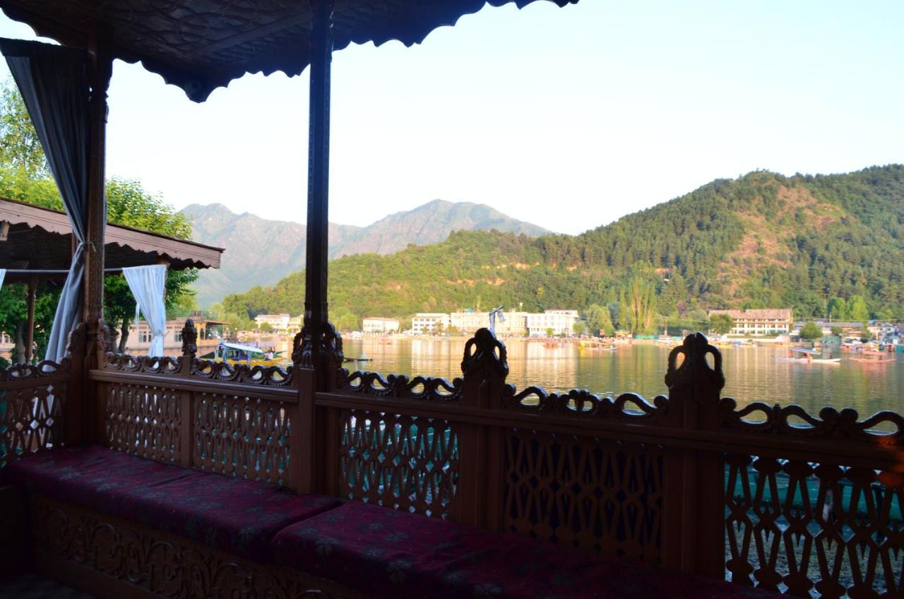 Hotel New Alexandra Houseboats à Srīnagar Extérieur photo