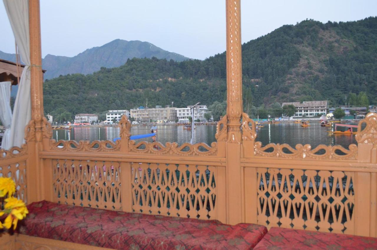 Hotel New Alexandra Houseboats à Srīnagar Extérieur photo