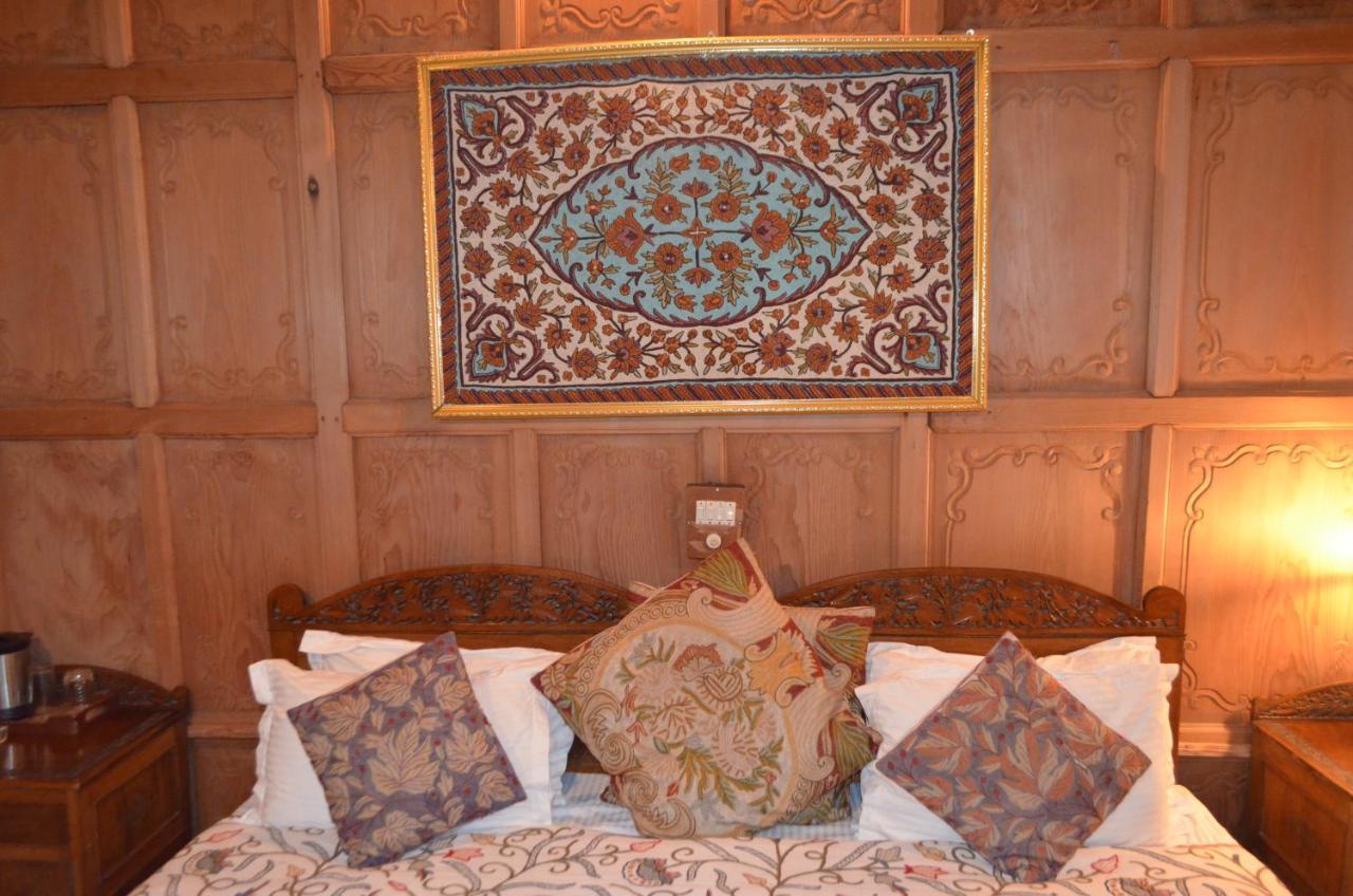 Hotel New Alexandra Houseboats à Srīnagar Extérieur photo