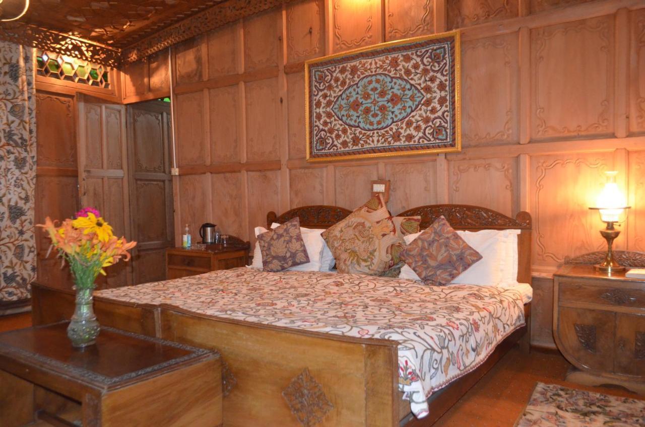 Hotel New Alexandra Houseboats à Srīnagar Extérieur photo